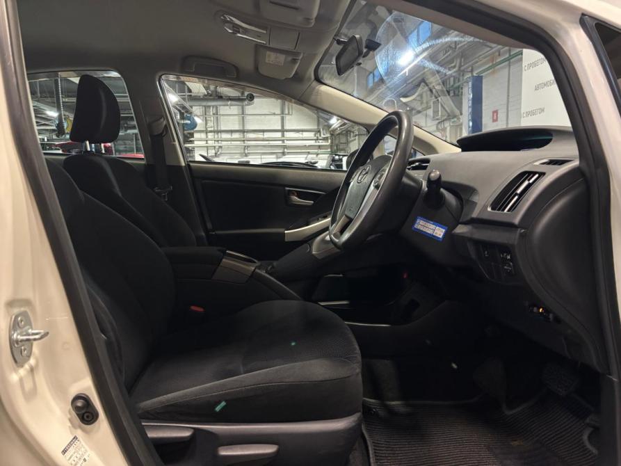 Toyota Prius III Рестайлинг (XW30) Санкт-Петербург  - изображение 12