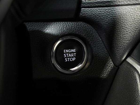 Toyota RAV4 V (XA50) с пробегом 2021 года, цена 3 629 000 рублей, 47360 км, внедорожник, Автокод Объявления