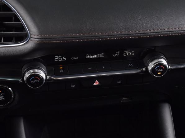 Mazda 3 IV (BP) с пробегом 2019 года, цена 2 374 995 рублей, 14650 км, седан, Автокод Объявления