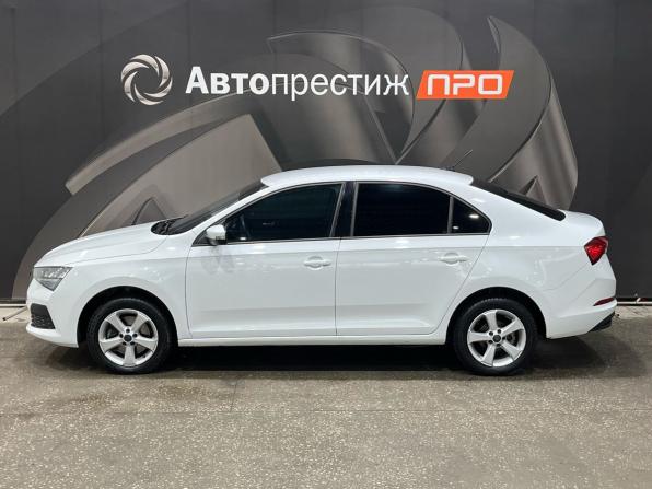 Skoda Rapid II с пробегом 2021 года, цена 1 070 000 рублей, 330116 км, лифтбек, Автокод Объявления