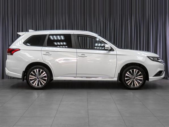 Mitsubishi Outlander III Рестайлинг 3 с пробегом 2022 года, цена 3 449 000 рублей, 14255 км, внедорожник, Автокод Объявления