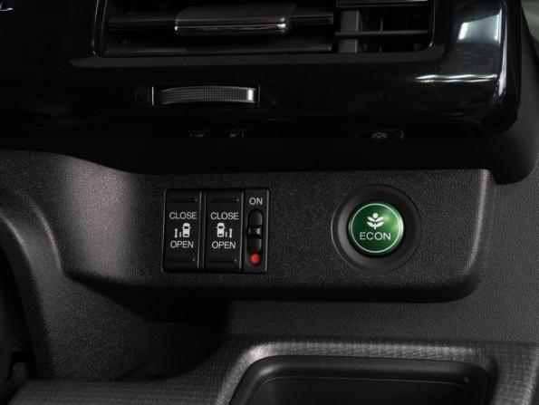 Honda Stepwgn V Рестайлинг с пробегом 2019 года, цена 2 449 000 рублей, 102133 км, минивэн, Автокод Объявления