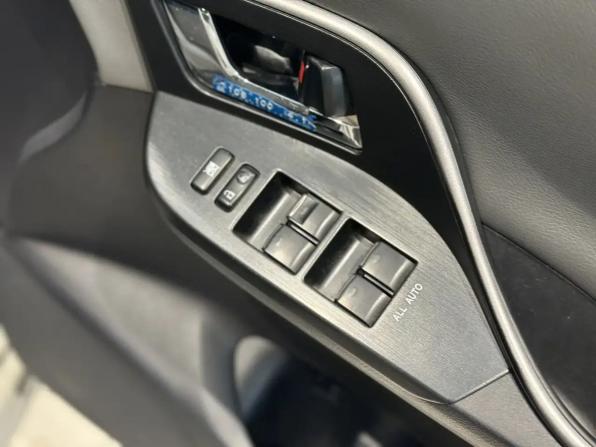Toyota Mark X ZiO с пробегом 2009 года, цена 805 000 рублей, 312000 км, компактвэн, Автокод Объявления