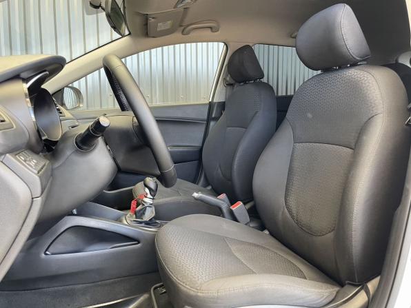 Kia Rio III Рестайлинг с пробегом 2017 года, цена 1 077 000 рублей, 126661 км, хэтчбек, Автокод Объявления