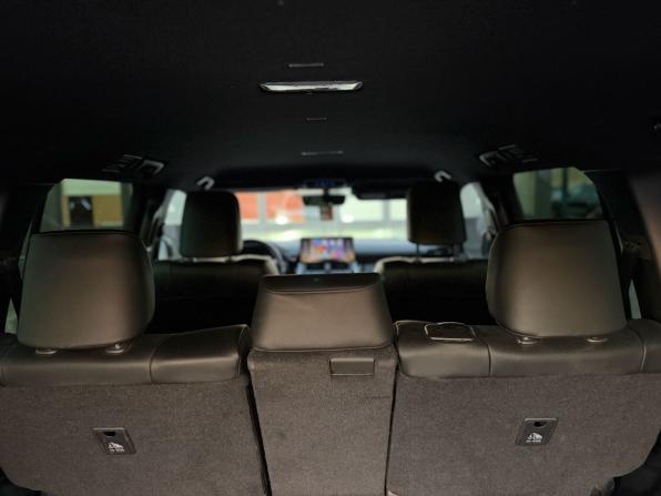 Toyota Land Cruiser 300 Series с пробегом 2022 года, цена 8 990 000 рублей, 49899 км, внедорожник, Автокод Объявления