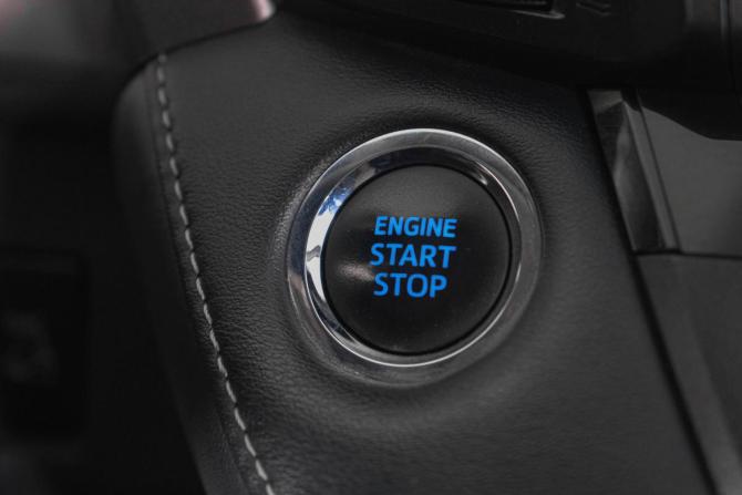 Toyota RAV4 IV (XA40) Рестайлинг с пробегом 2019 года, цена 2 899 000 рублей, 89000 км, внедорожник, Автокод Объявления