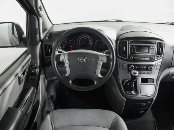 Hyundai H-1 II Рестайлинг 2 с пробегом 2018 года, цена 2 499 000 рублей, 147782 км, минивэн, Автокод Объявления