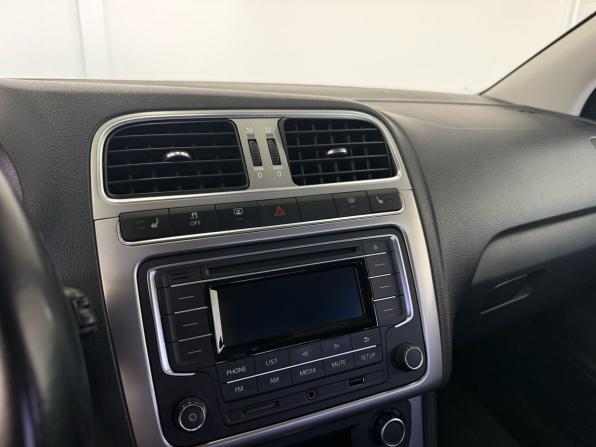 Volkswagen Polo V Рестайлинг с пробегом 2017 года, цена 1 529 000 рублей, 62500 км, седан, Автокод Объявления
