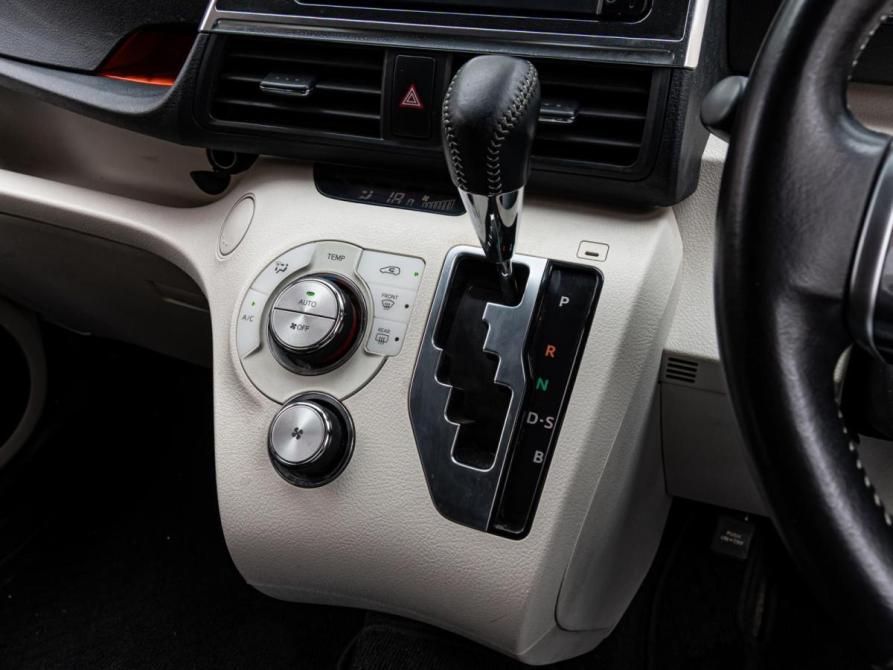 Toyota Sienta II Краснодар  - изображение 14
