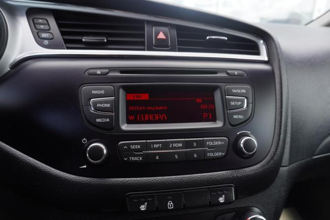 Kia Ceed II Рестайлинг с пробегом 2018 года, цена 1 295 000 рублей, 202648 км, универсал, Автокод Объявления