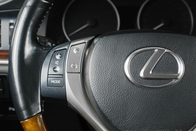 Lexus ES VI с пробегом 2012 года, цена 2 149 000 рублей, 302000 км, седан, Автокод Объявления