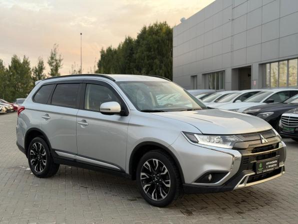 Mitsubishi Outlander III Рестайлинг 3 с пробегом 2022 года, цена 2 850 000 рублей, 98173 км, внедорожник, Автокод Объявления