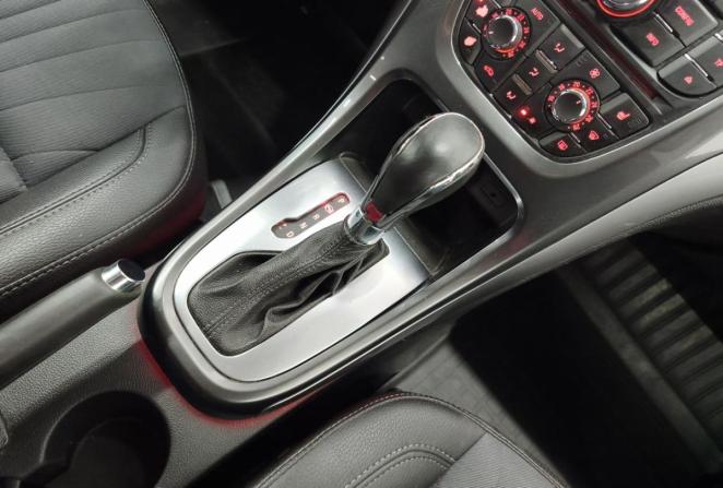 Opel Astra J Рестайлинг с пробегом 2013 года, цена 549 000 рублей, 198050 км, хэтчбек, Автокод Объявления