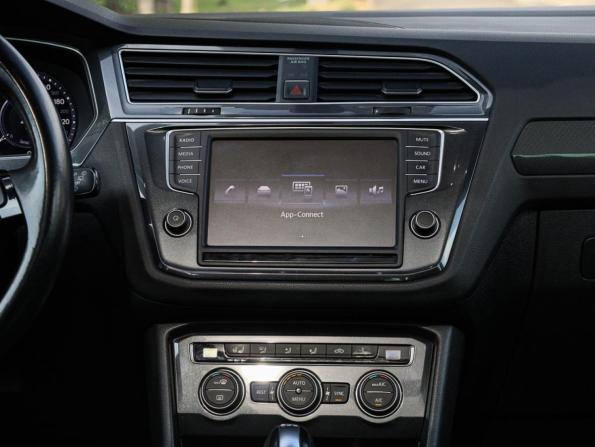Volkswagen Tiguan II с пробегом 2017 года, цена 2 690 000 рублей, 75706 км, внедорожник, Автокод Объявления
