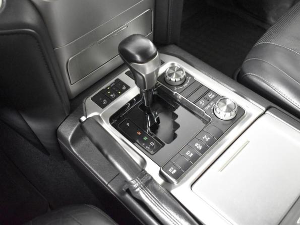 Toyota Land Cruiser 200 Series Рестайлинг 2 с пробегом 2018 года, цена 6 620 900 рублей, 125115 км, внедорожник, Автокод Объявления