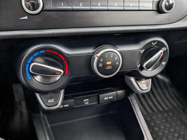 Kia Rio IV Рестайлинг с пробегом 2021 года, цена 1 420 000 рублей, 100136 км, седан, Автокод Объявления