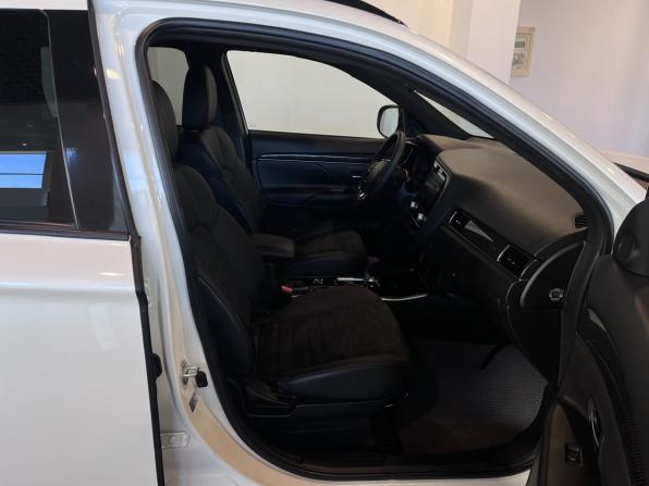 Mitsubishi Outlander III Рестайлинг 3 с пробегом 2022 года, цена 3 135 000 рублей, 31744 км, внедорожник, Автокод Объявления