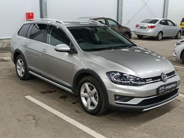 Volkswagen Golf VII с пробегом 2017 года, цена 1 560 000 рублей, 83464 км, универсал, Автокод Объявления