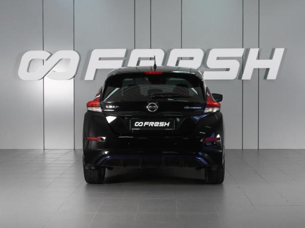 Nissan Leaf II (ZE1) с пробегом 2018 года, цена 1 689 000 рублей, 226549 км, хэтчбек, Автокод Объявления
