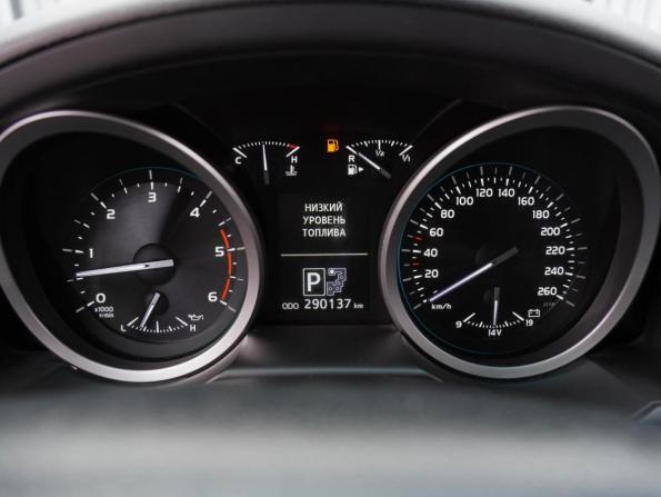 Toyota Land Cruiser 200 Series Рестайлинг 1 с пробегом 2012 года, цена 2 950 000 рублей, 290137 км, внедорожник, Автокод Объявления