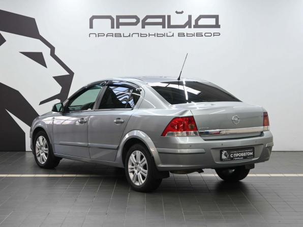 Opel Astra H Рестайлинг с пробегом 2011 года, цена 699 900 рублей, 130000 км, седан, Автокод Объявления