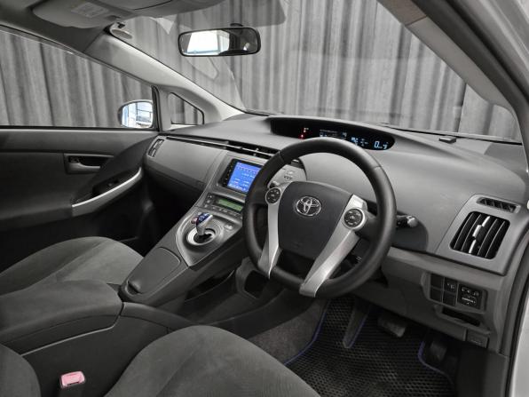 Toyota Prius III (XW30) с пробегом 2010 года, цена 899 000 рублей, 245000 км, лифтбек, Автокод Объявления