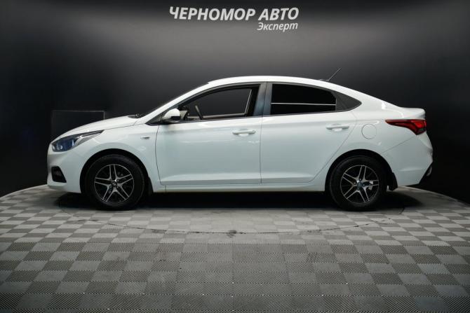 Hyundai Solaris II с пробегом 2017 года, цена 1 370 000 рублей, 115000 км, седан, Автокод Объявления