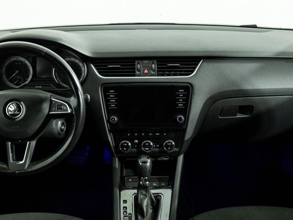 Skoda Octavia III (A7) Рестайлинг с пробегом 2018 года, цена 1 879 700 рублей, 130200 км, лифтбек, Автокод Объявления