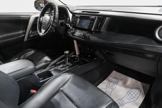 Toyota RAV4 IV (XA40) Рестайлинг с пробегом 2016 года, цена 2 299 000 рублей, 206000 км, внедорожник, Автокод Объявления