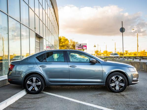 Skoda Octavia III (A7) Рестайлинг с пробегом 2019 года, цена 2 048 000 рублей, 95446 км, лифтбек, Автокод Объявления