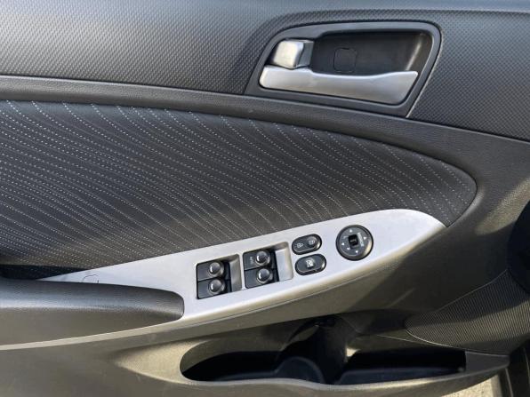 Hyundai Solaris I Рестайлинг с пробегом 2015 года, цена 870 000 рублей, 207020 км, седан, Автокод Объявления