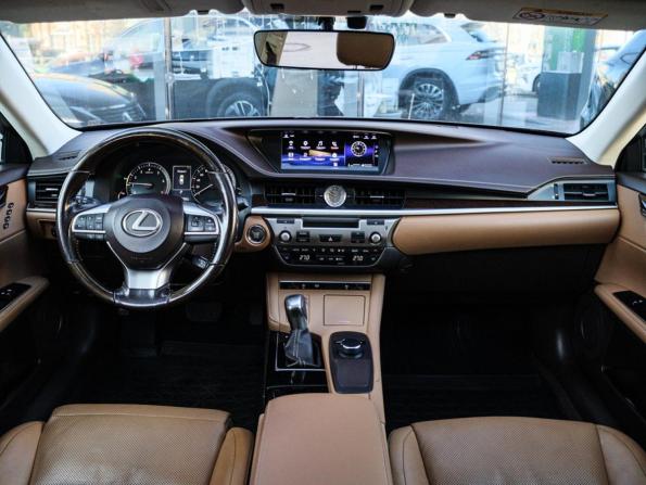 Lexus ES VI Рестайлинг с пробегом 2015 года, цена 2 440 000 рублей, 132700 км, седан, Автокод Объявления