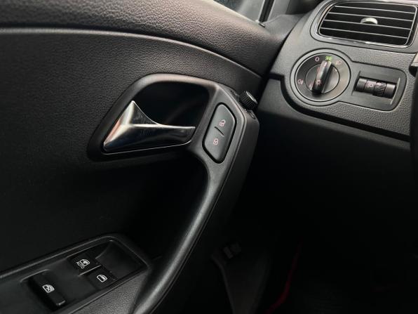 Volkswagen Polo V Рестайлинг с пробегом 2015 года, цена 990 000 рублей, 147000 км, седан, Автокод Объявления
