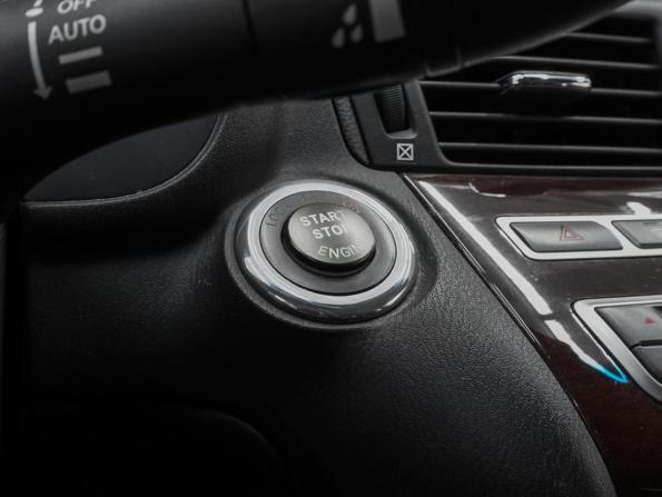 Infiniti Q70 I Рестайлинг с пробегом 2016 года, цена 2 189 000 рублей, 154861 км, седан, Автокод Объявления