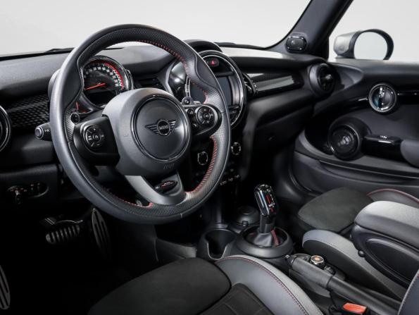 Mini Hatch III (F55/F56) Рестайлинг с пробегом 2019 года, цена 4 290 000 рублей, 8045 км, хэтчбек, Автокод Объявления