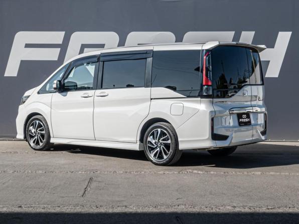 Honda Stepwgn V Рестайлинг с пробегом 2019 года, цена 2 990 000 рублей, 45072 км, минивэн, Автокод Объявления