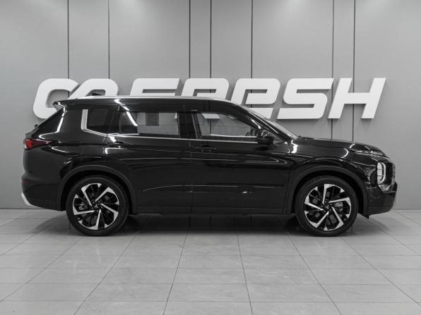 Mitsubishi Outlander IV с пробегом 2023 года, цена 4 200 000 рублей, 38244 км, внедорожник, Автокод Объявления