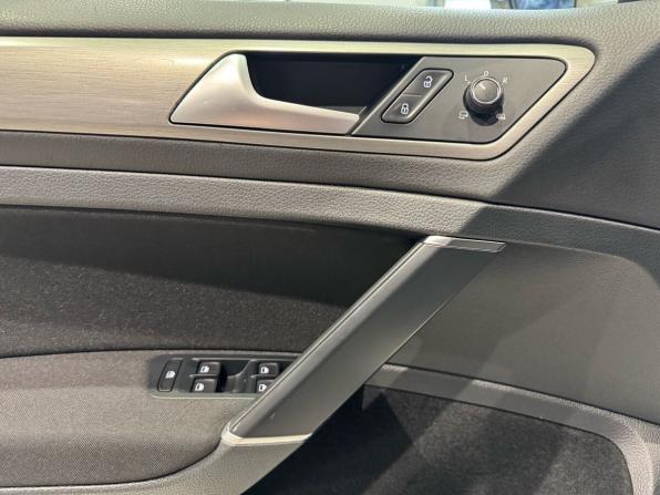 Volkswagen Golf VII с пробегом 2014 года, цена 770 000 рублей, 303150 км, хэтчбек, Автокод Объявления
