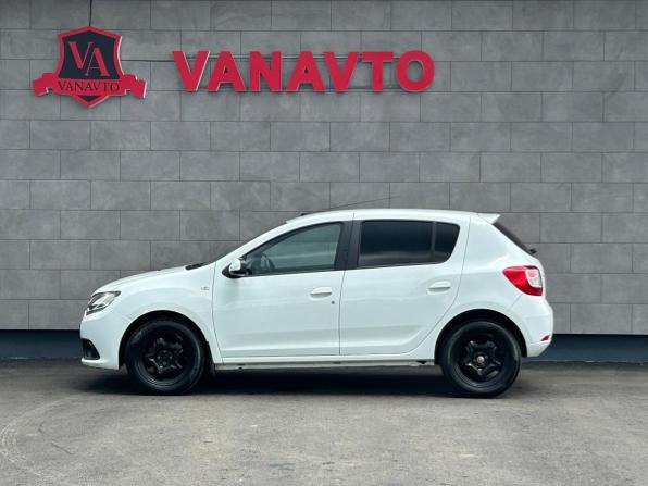 Renault Sandero II с пробегом 2018 года, цена 890 000 рублей, 63213 км, хэтчбек, Автокод Объявления