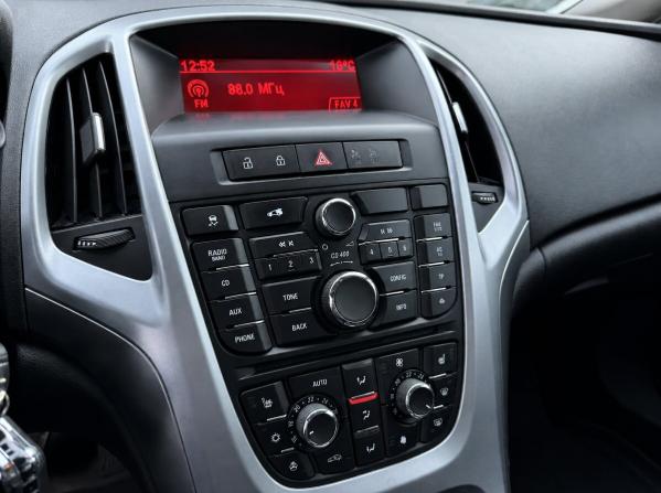 Opel Astra J Рестайлинг с пробегом 2013 года, цена 559 000 рублей, 233000 км, седан, Автокод Объявления