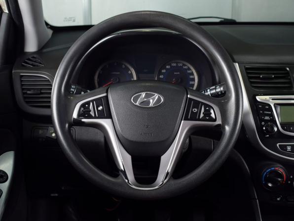 Hyundai Solaris I с пробегом 2014 года, цена 569 995 рублей, 196660 км, хэтчбек, Автокод Объявления