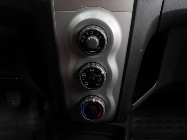 Toyota Yaris II с пробегом 2008 года, цена 590 000 рублей, 169872 км, хэтчбек, Автокод Объявления