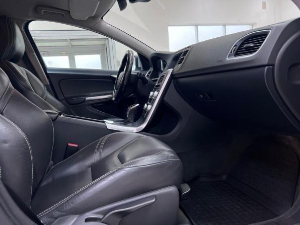 Volvo S60 II Рестайлинг с пробегом 2016 года, цена 1 300 000 рублей, 224229 км, седан, Автокод Объявления