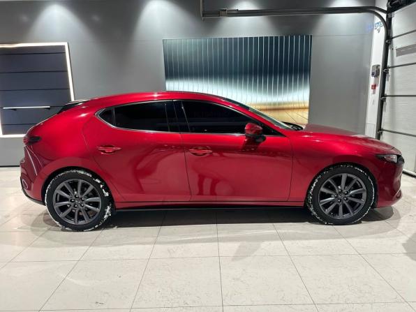 Mazda 3 IV (BP) с пробегом 2021 года, цена 1 885 000 рублей, 43000 км, хэтчбек, Автокод Объявления