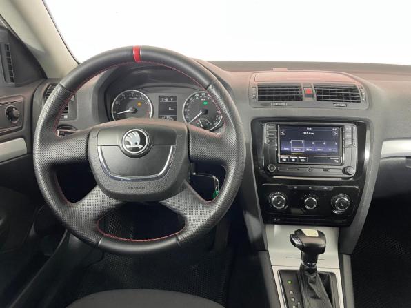 Skoda Octavia II (A5) Рестайлинг с пробегом 2011 года, цена 750 000 рублей, 253618 км, лифтбек, Автокод Объявления