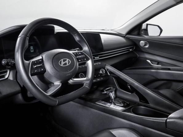 Hyundai Elantra VII (CN7) Рестайлинг с пробегом 2024 года, цена 2 200 000 рублей, 31881 км, седан, Автокод Объявления