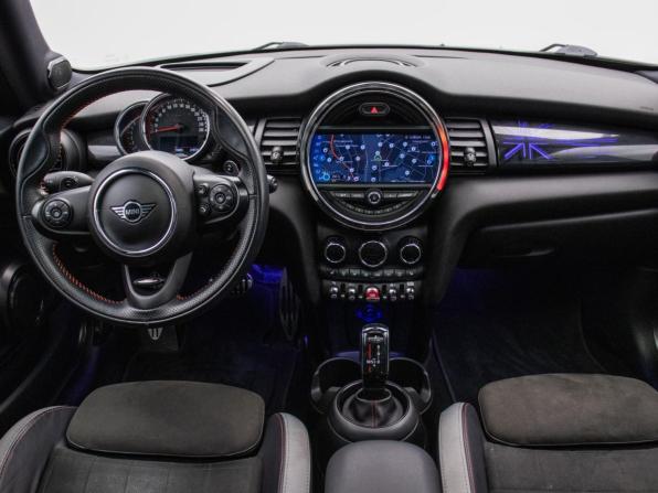 Mini Hatch III (F55/F56) Рестайлинг с пробегом 2020 года, цена 2 775 000 рублей, 79861 км, хэтчбек, Автокод Объявления