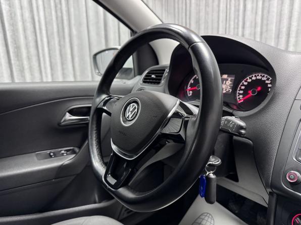 Volkswagen Polo V Рестайлинг с пробегом 2016 года, цена 1 049 000 рублей, 92211 км, седан, Автокод Объявления