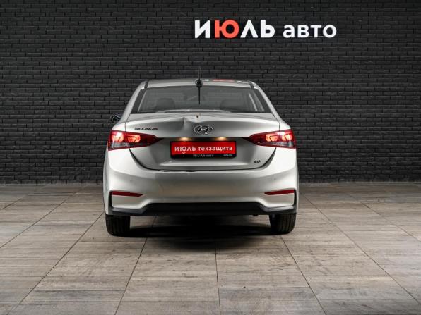 Hyundai Solaris II с пробегом 2018 года, цена 1 300 000 рублей, 72205 км, седан, Автокод Объявления