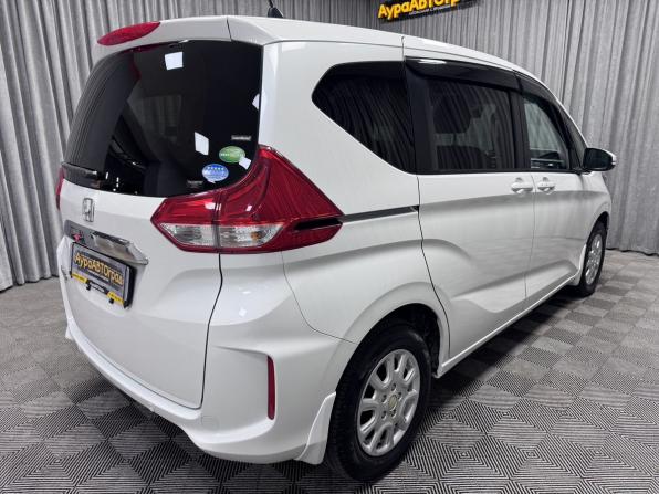 Honda Freed II Рестайлинг с пробегом 2020 года, цена 1 850 000 рублей, 54597 км, компактвэн, Автокод Объявления